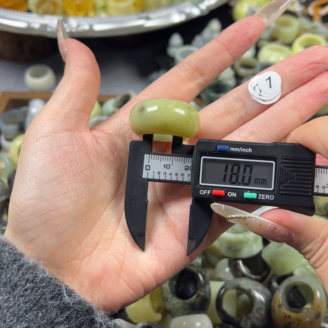 蛇纹石玉未镶嵌戒指