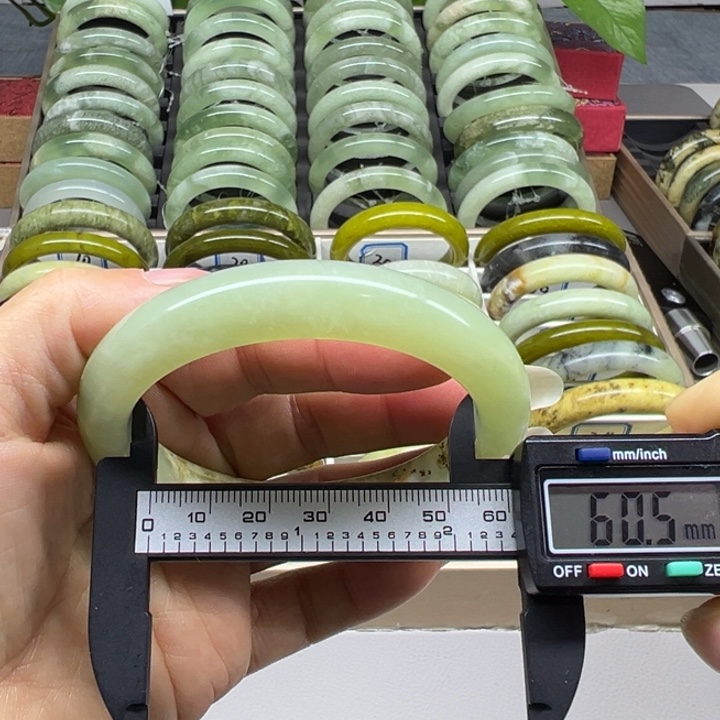 蛇纹石玉未镶嵌手镯29