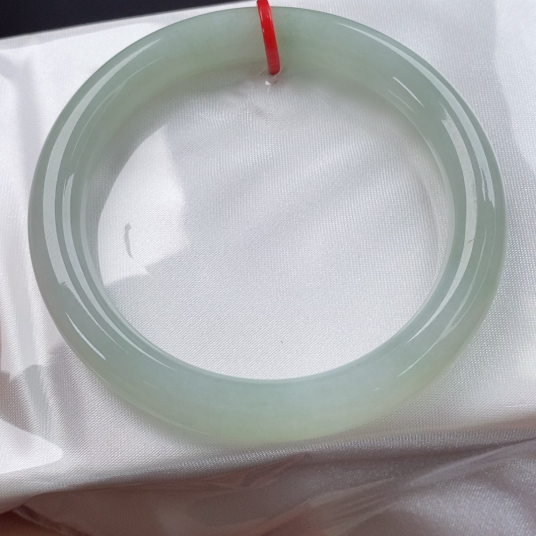翡翠未镶嵌手镯（圆镯）