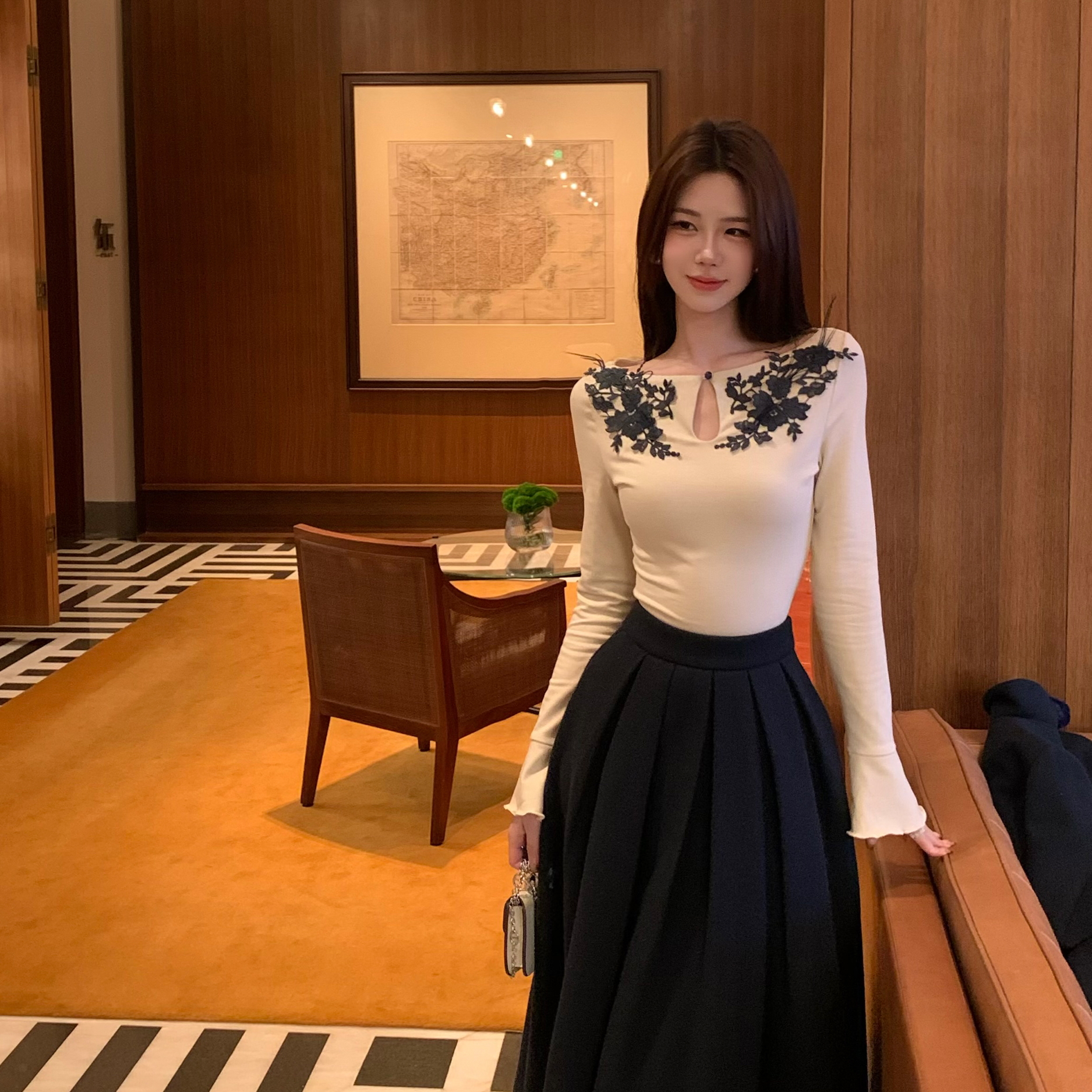 木子李的李【羽墨含星】新中式刺绣水滴领修身上衣垂感呢子半裙套装
