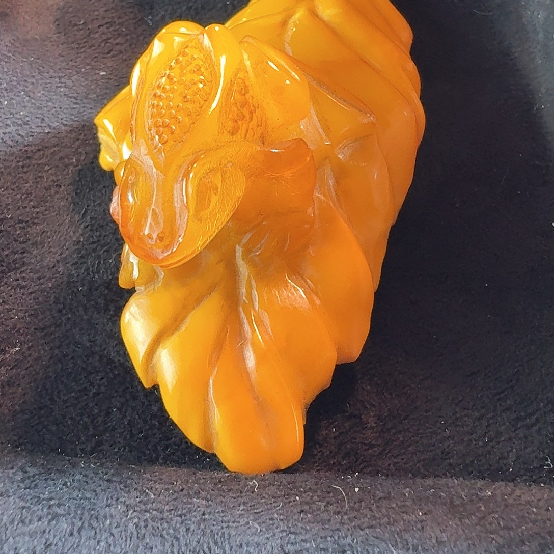 琥珀未镶嵌颈饰蜜蜡