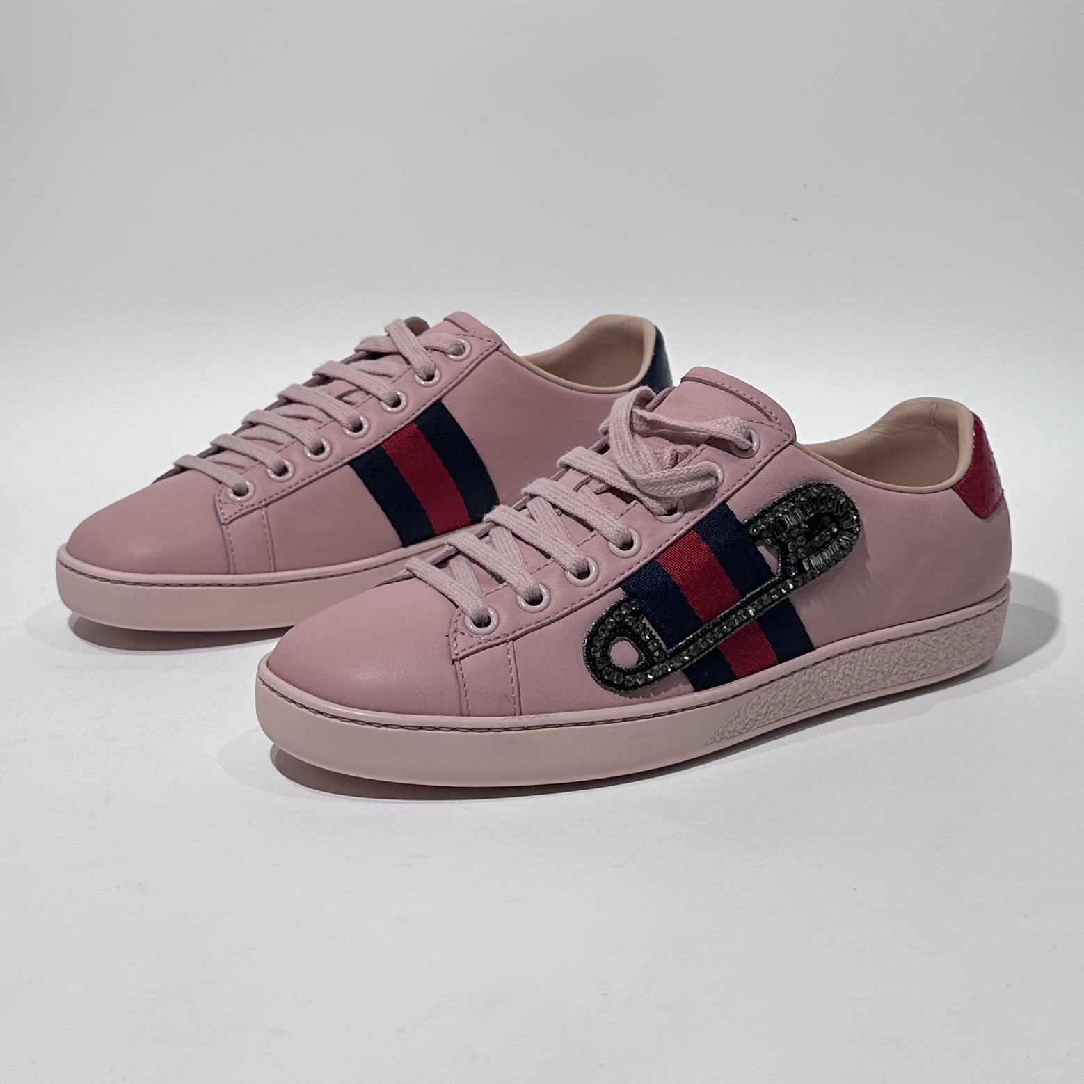 全新未使用 GUCCI/古驰 35码 粉色别针款时尚板鞋（微瑕）/BXC1779