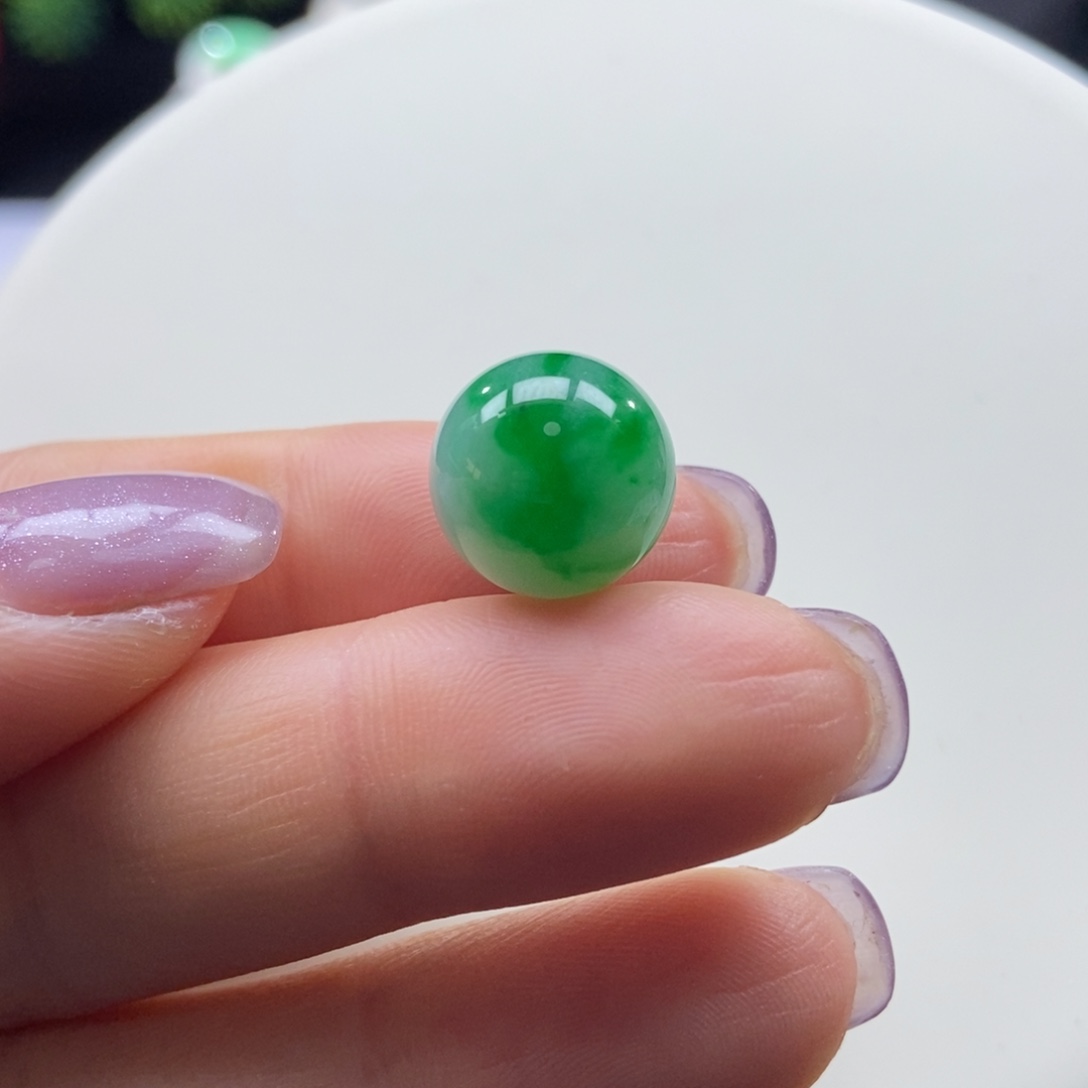 翡翠颈饰未镶嵌冰飘辣绿圆珠12.8mm