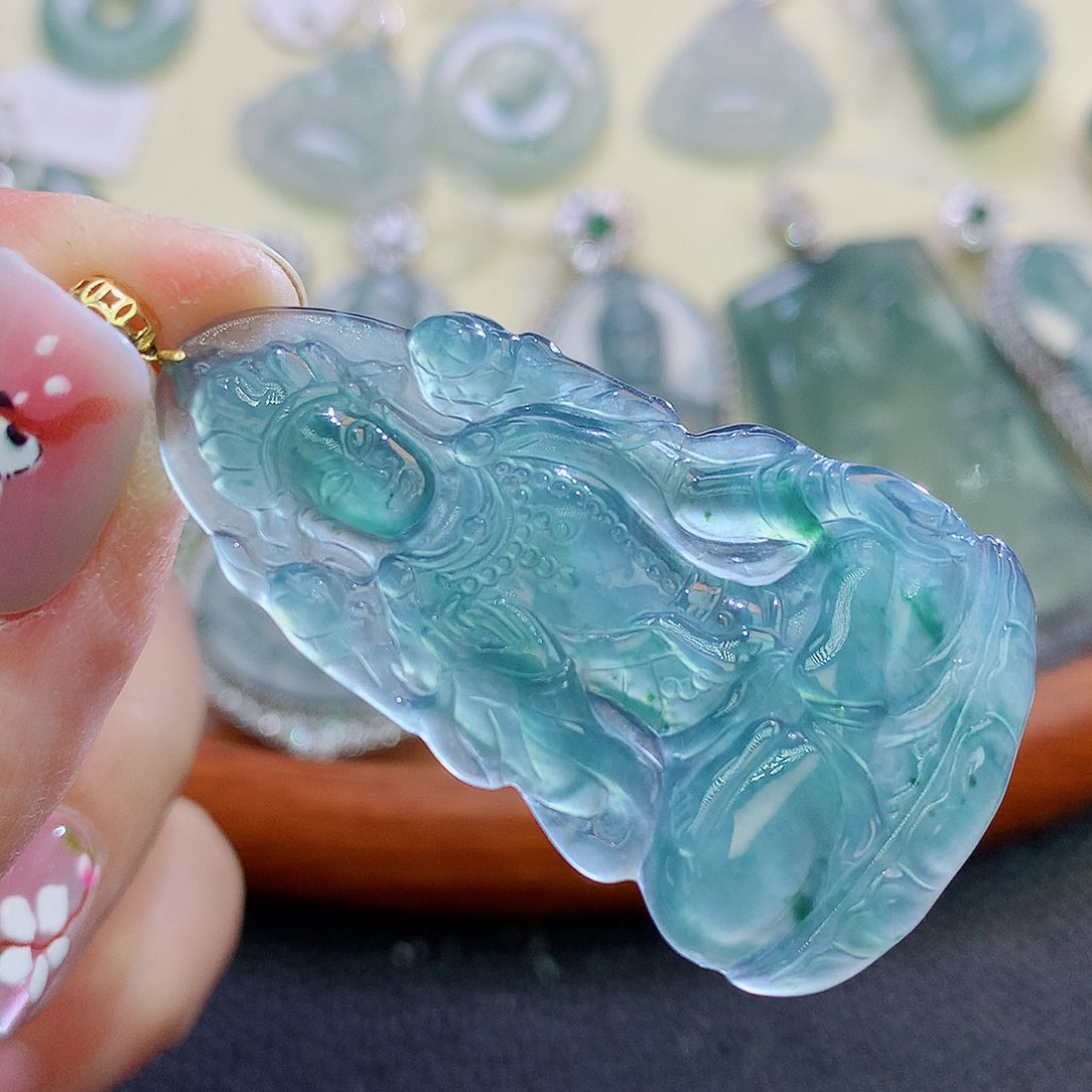 翡翠颈饰18K金镶嵌翡翠