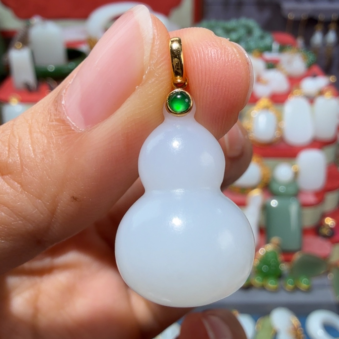 和田玉18K金镶嵌颈饰葫芦吊坠