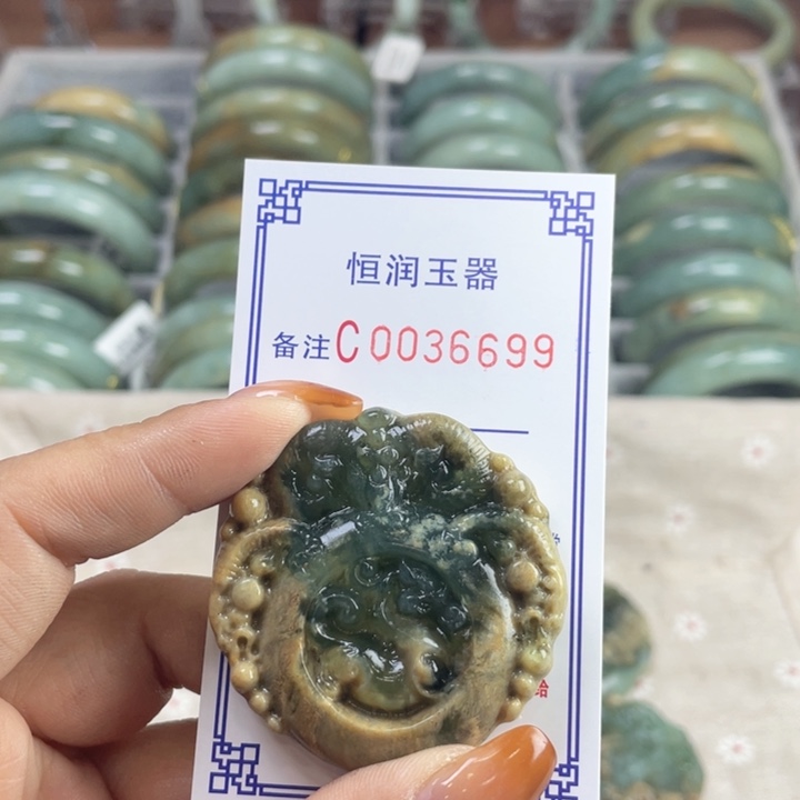德***拉蛇纹石玉未镶嵌手镯