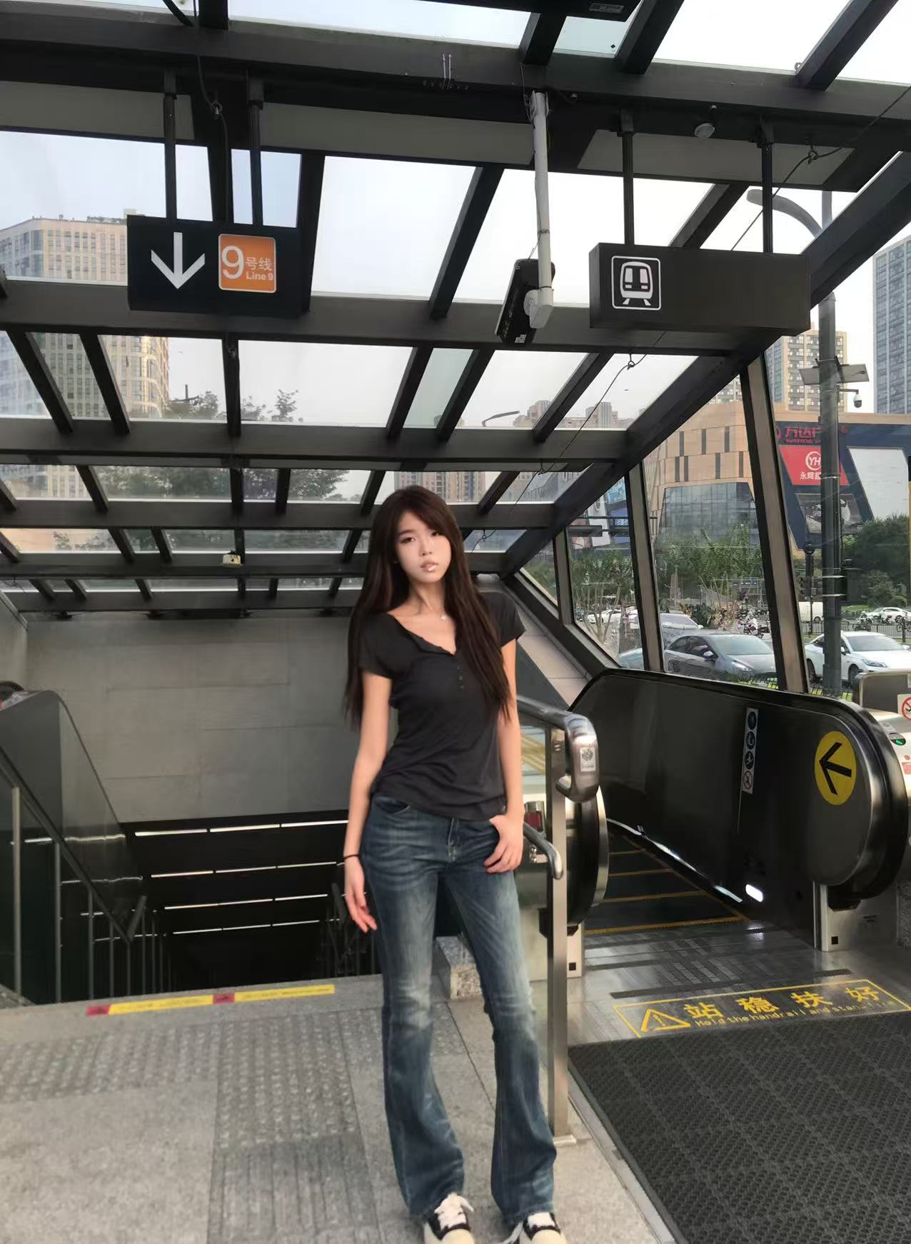 尹千金J【摩登回潮】美式复古中低腰做旧修身微喇牛仔裤K257273