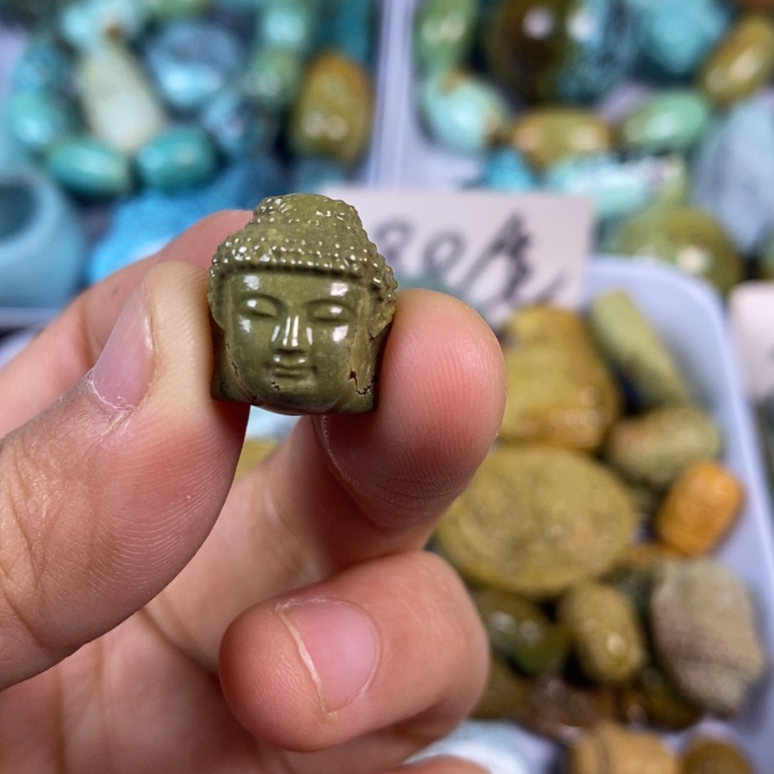 绿松石未镶嵌颈饰