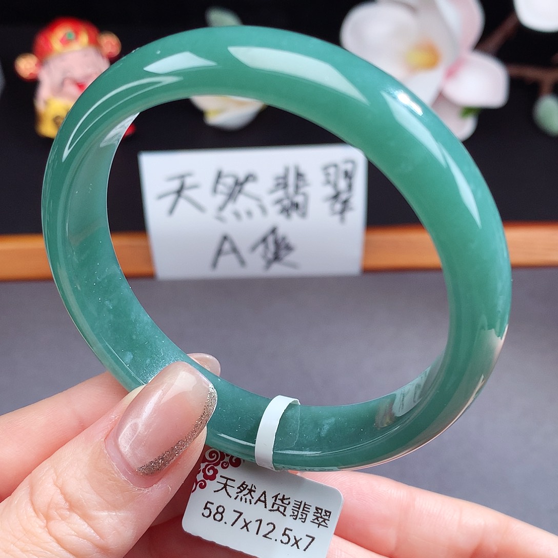 翡翠手镯（圆镯）未镶嵌