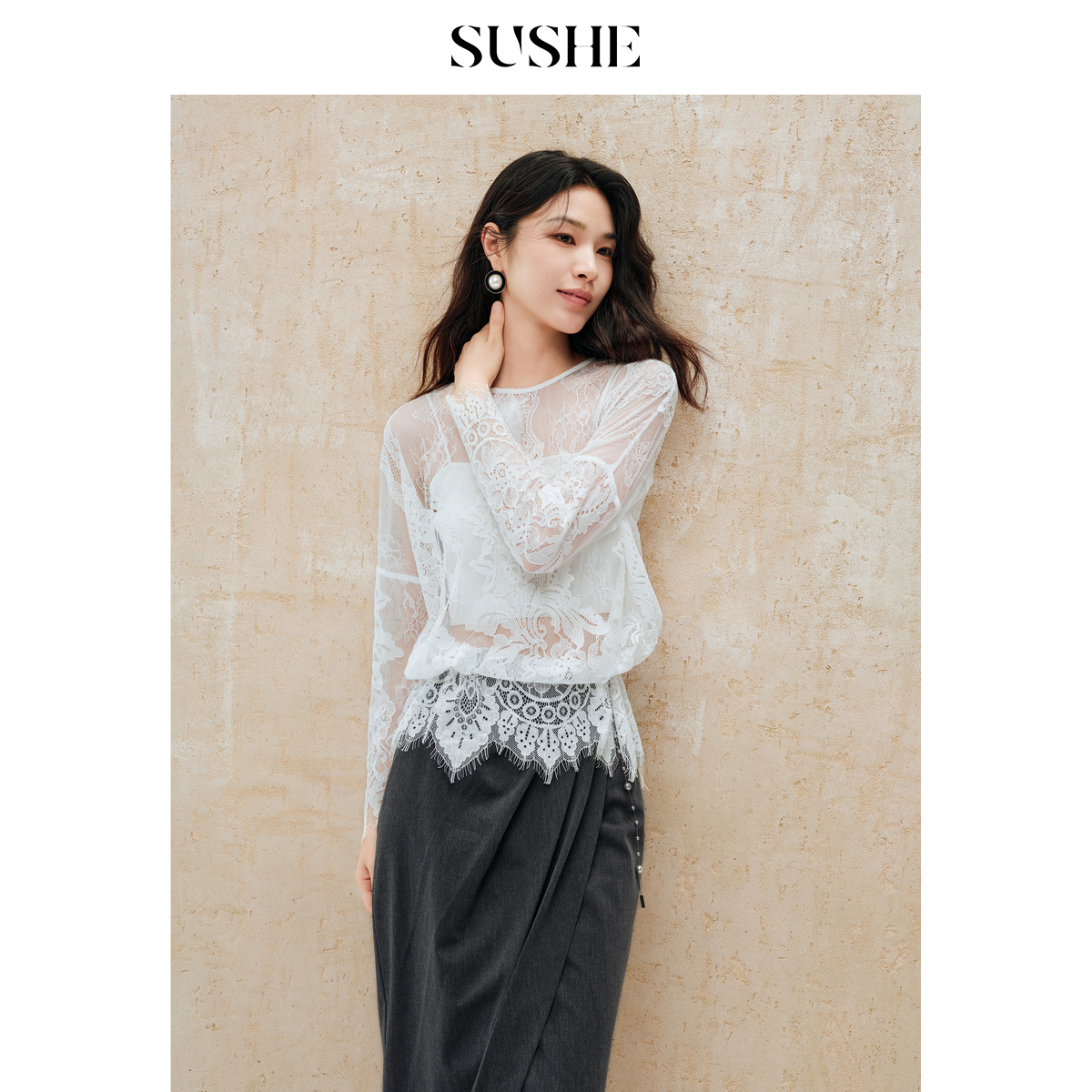 束皙SUSHE 泠香 新浪漫主义 经典黑白编织花纹蕾丝宽松上衣罩衫女