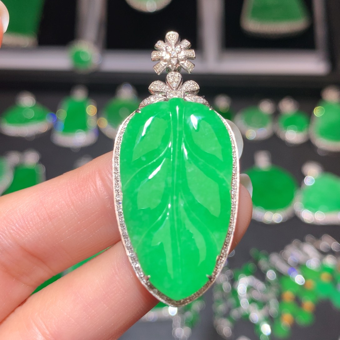 翡翠颈饰18K金镶嵌翡翠