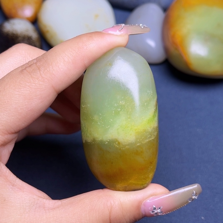 和田玉未镶嵌珠宝奇石