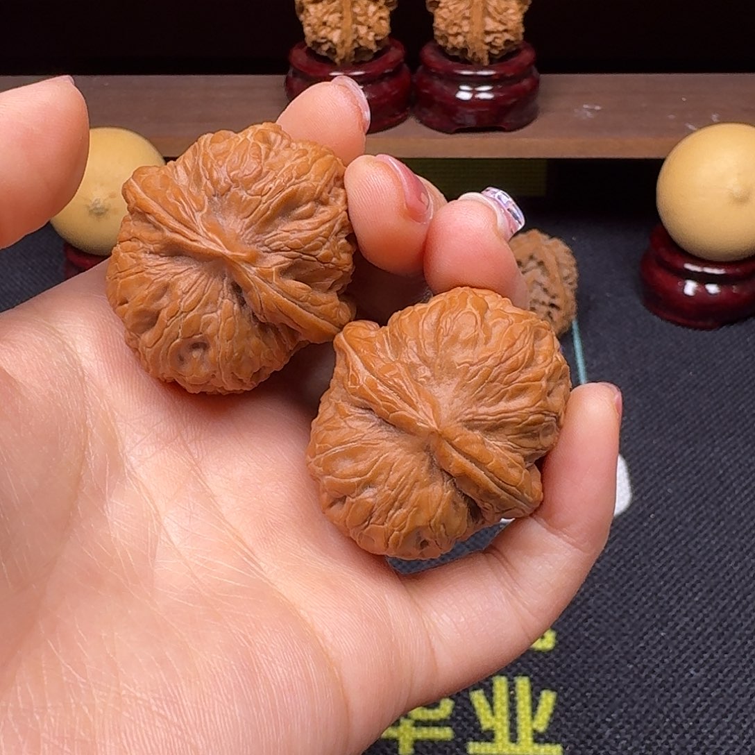 文玩核桃吊坠40元宝