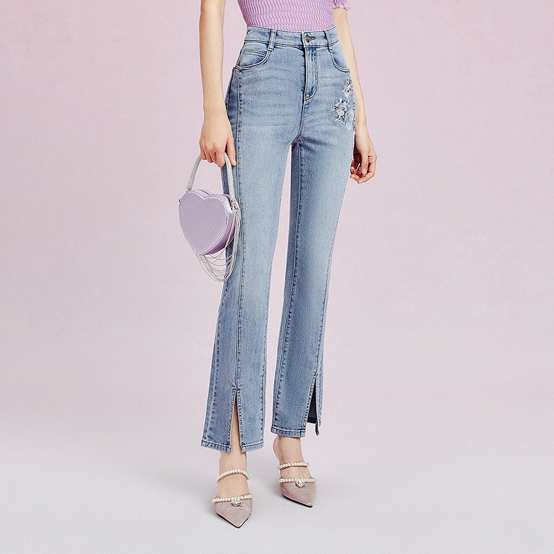 La Koradior拉珂蒂2025新款时尚微喇提花牛仔裤修身水洗长裤休闲