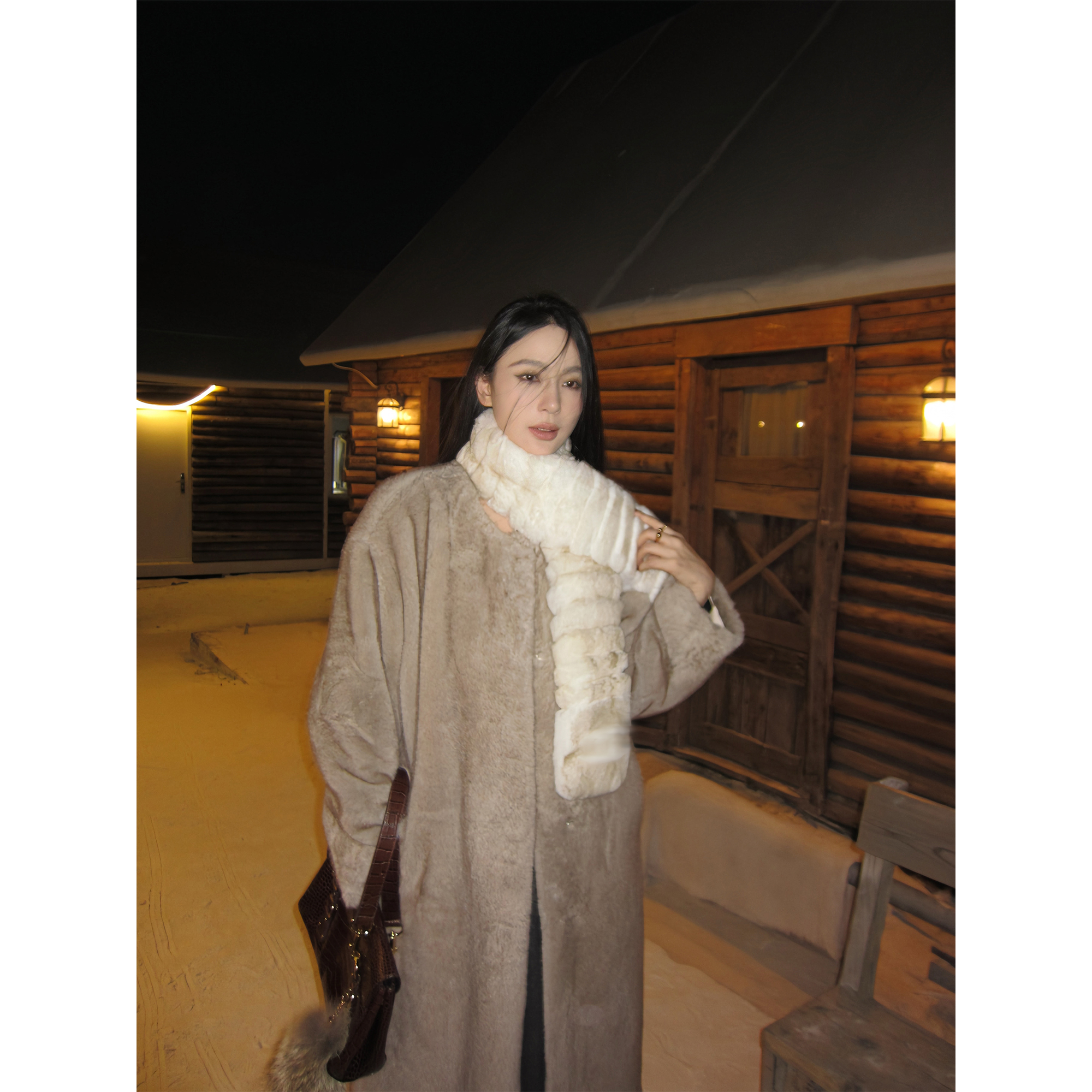 周淼【爱丁堡】仿貂毛圆领环保皮草女长款气质毛毛外套ZM25W5293J