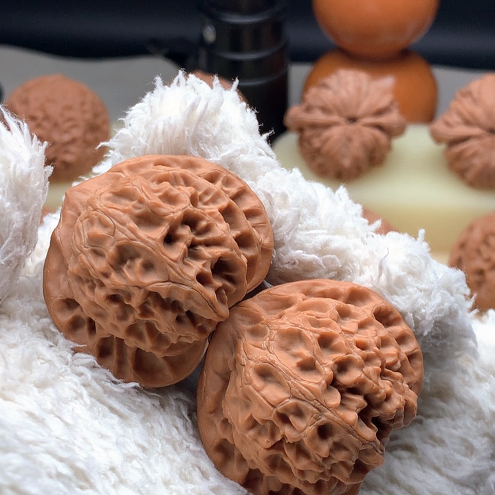 L***t文玩核桃把件山一代宫灯