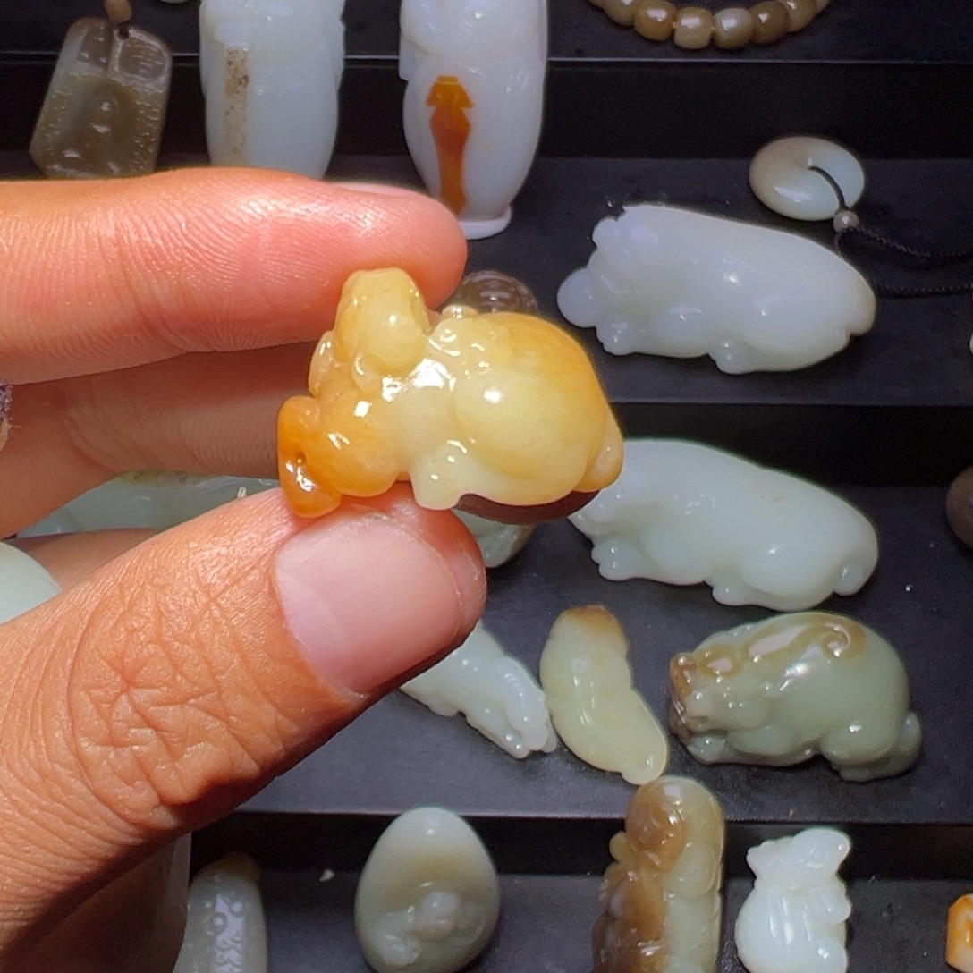 易***阁和田玉未镶嵌颈饰