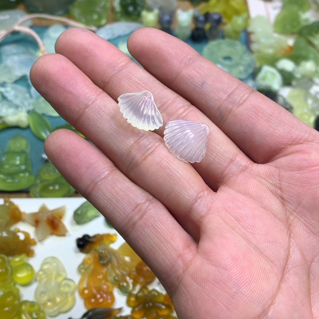 岫玉颈饰未镶嵌壳