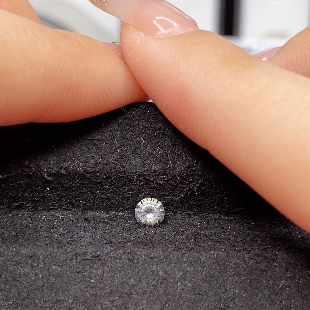 蓝宝石裸石未镶嵌白蓝宝正圆15号0.30ct火彩好