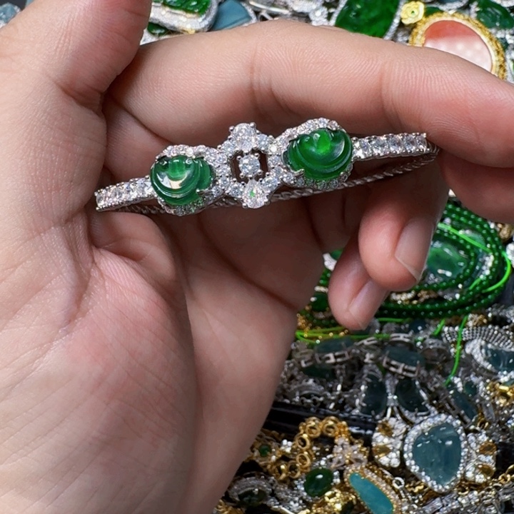 翡翠未镶嵌颈饰天然A货翡翠放漏