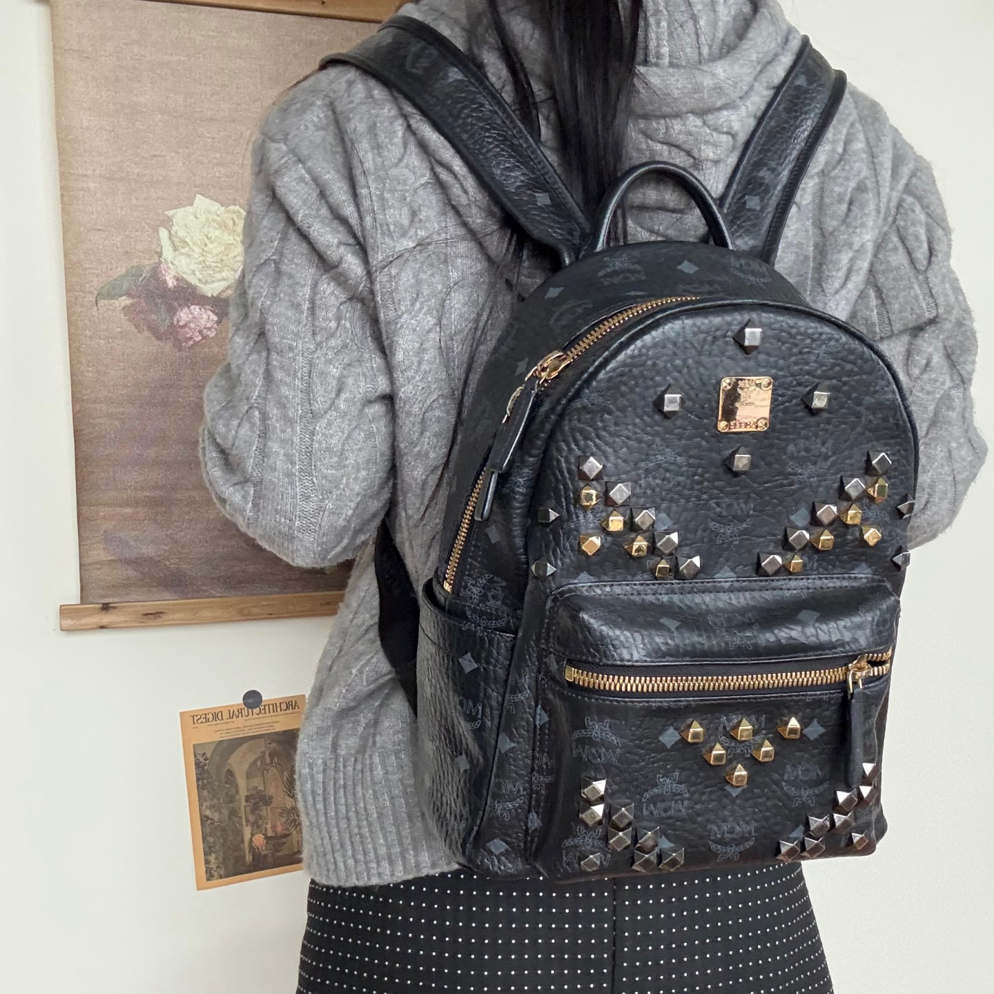 95新 MCM 黑色带柳钉双肩包轻奢时尚经典