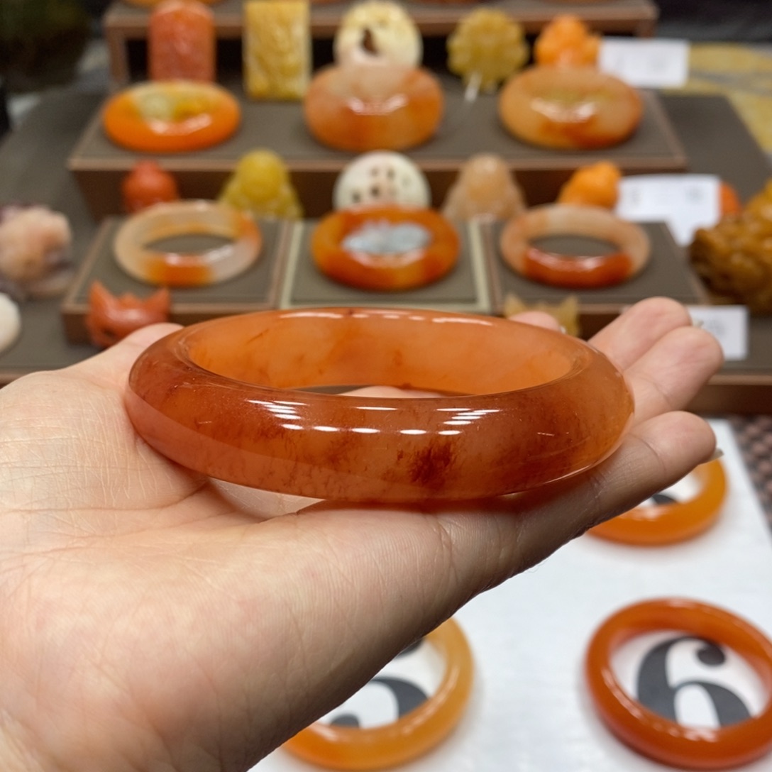 杨***晶石英质玉（黄龙玉）未镶嵌手镯