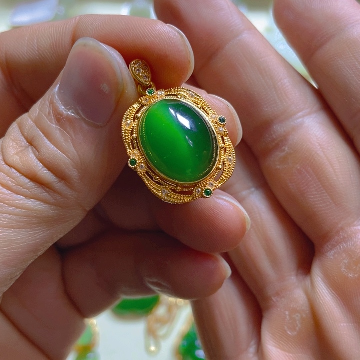 和田玉（碧玉）颈饰18K金镶嵌