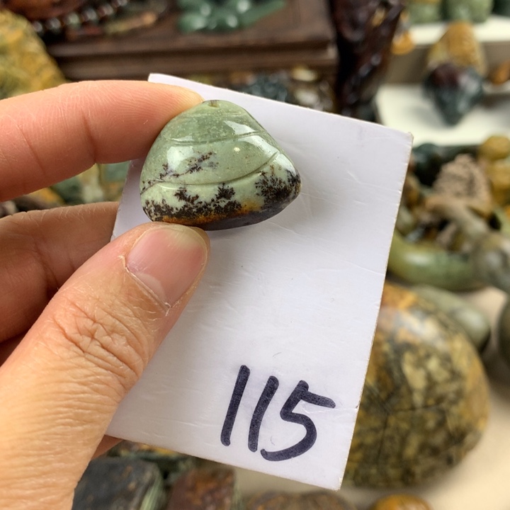 岫岩河磨玉（透闪石质玉）挂件未镶嵌