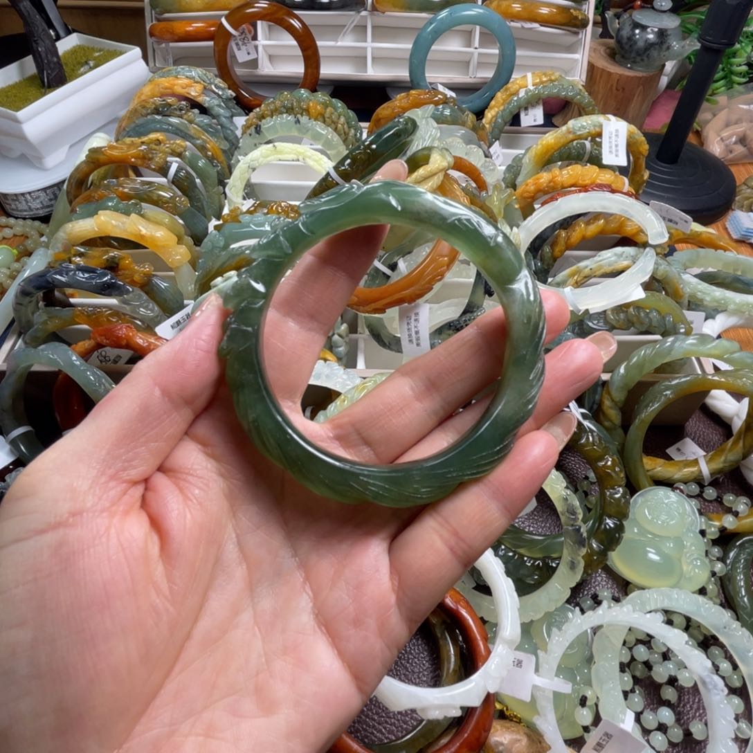 未镶嵌蛇纹石玉手镯