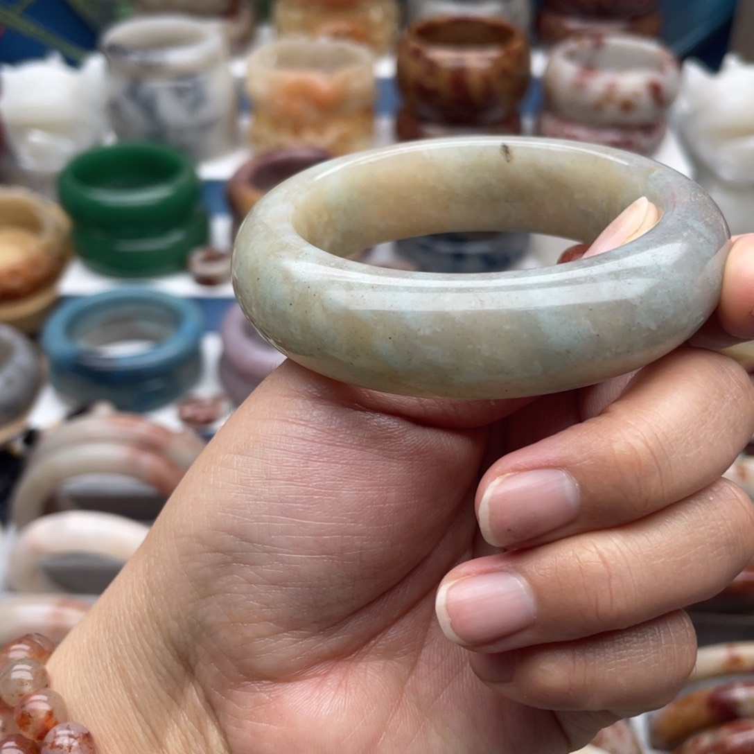 石英质玉手镯未镶嵌路*