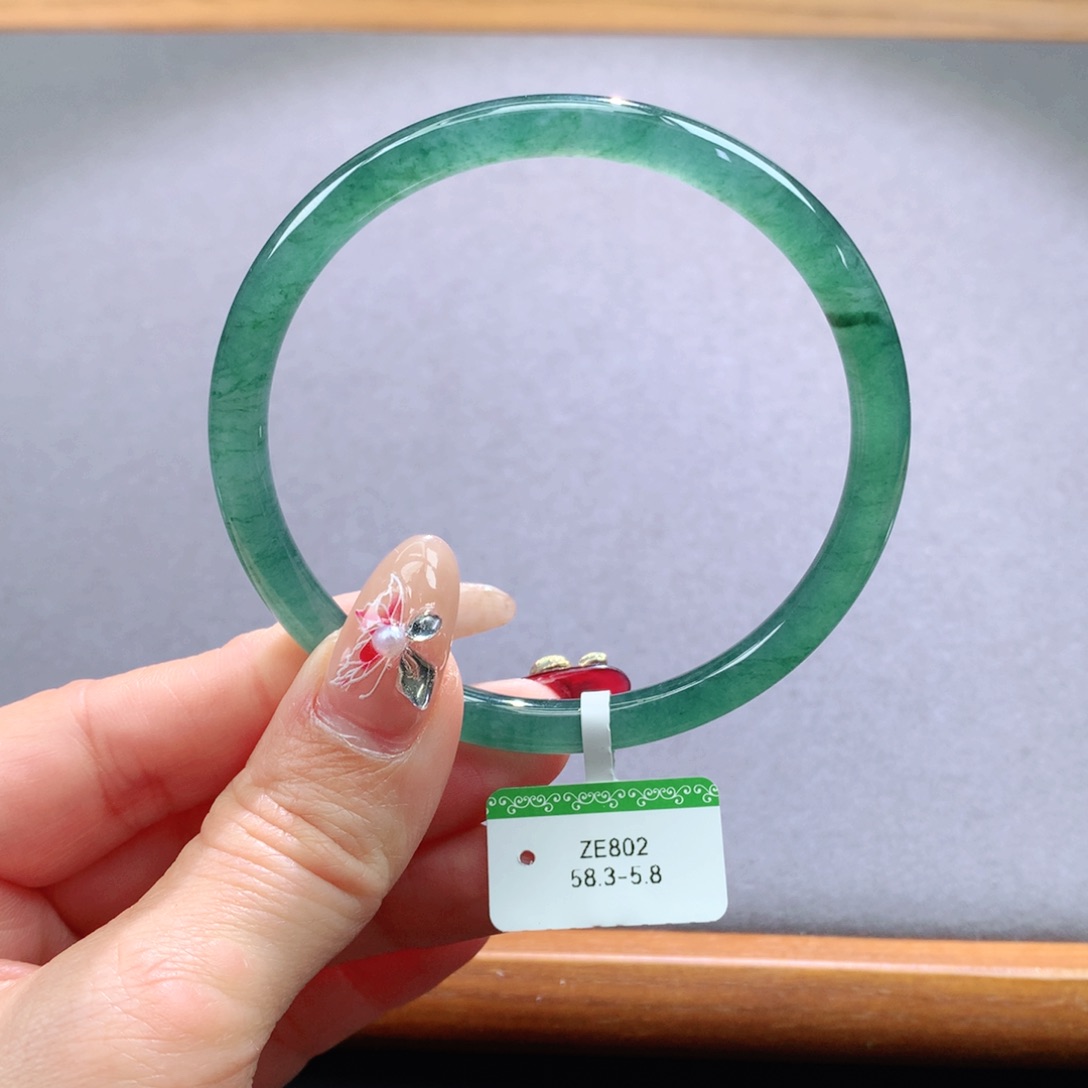 翡翠手镯未镶嵌天然翡翠手镯叮当镯