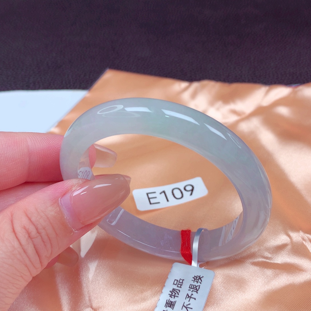 翡翠手镯未镶嵌手镯