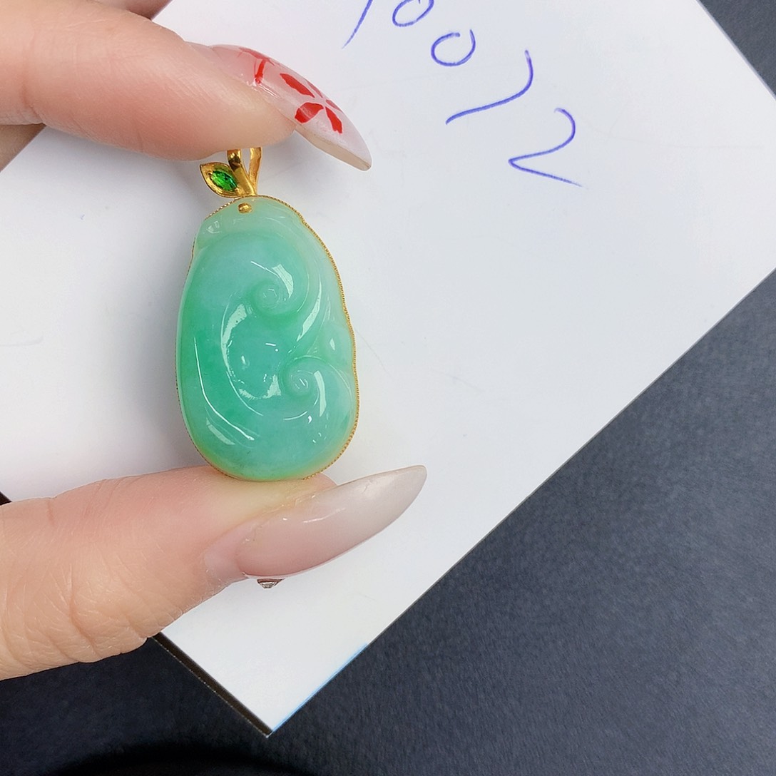 【闪购商品】翡翠颈饰18K金镶嵌00000000