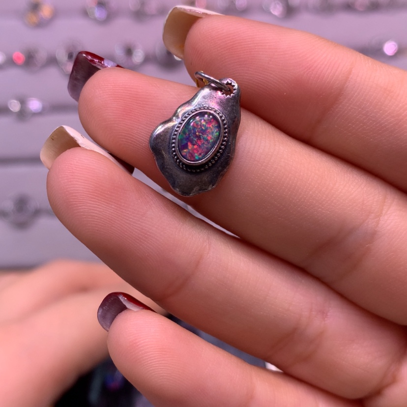 【闪购商品】欧泊吊坠款式银S925镶嵌遥****河