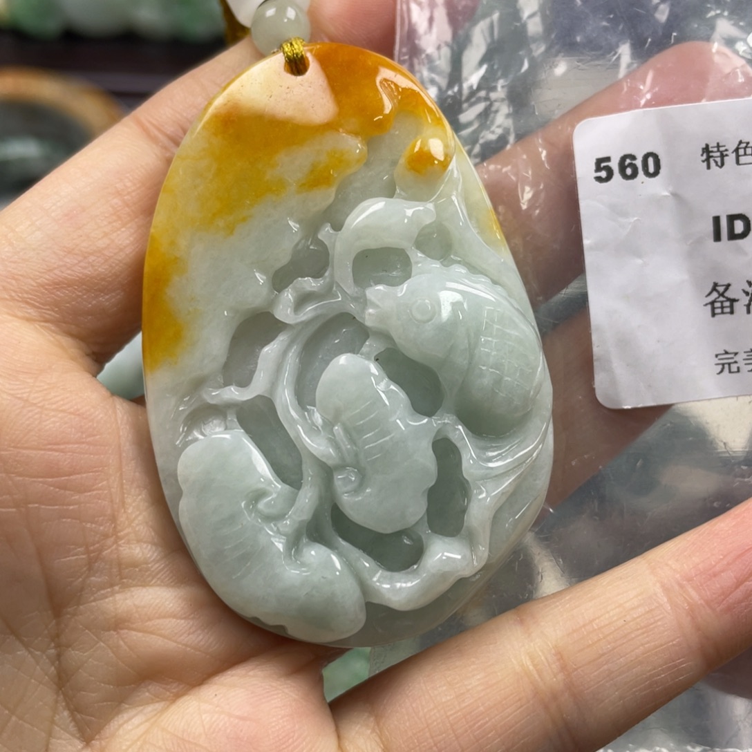 翡翠未镶嵌颈饰牌子