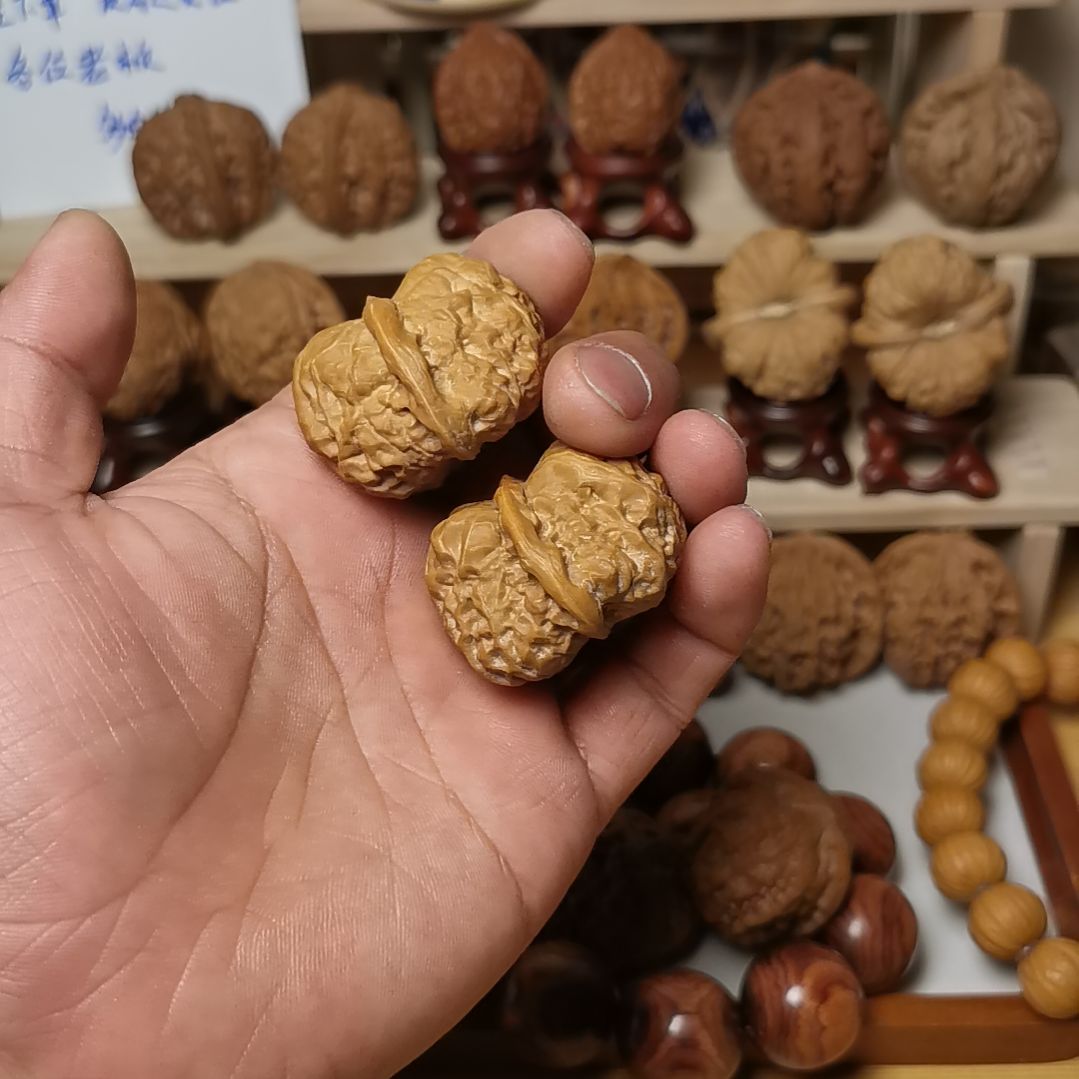 核桃文玩核桃蛤蟆头有修练手对福利