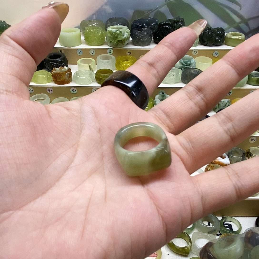 刚***~岫玉未镶嵌天然玉石戒指