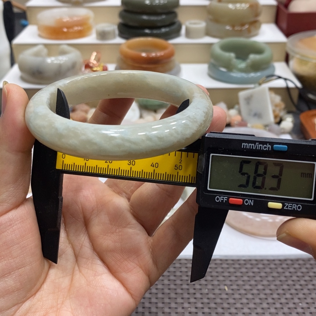 石英质玉未镶嵌手镯