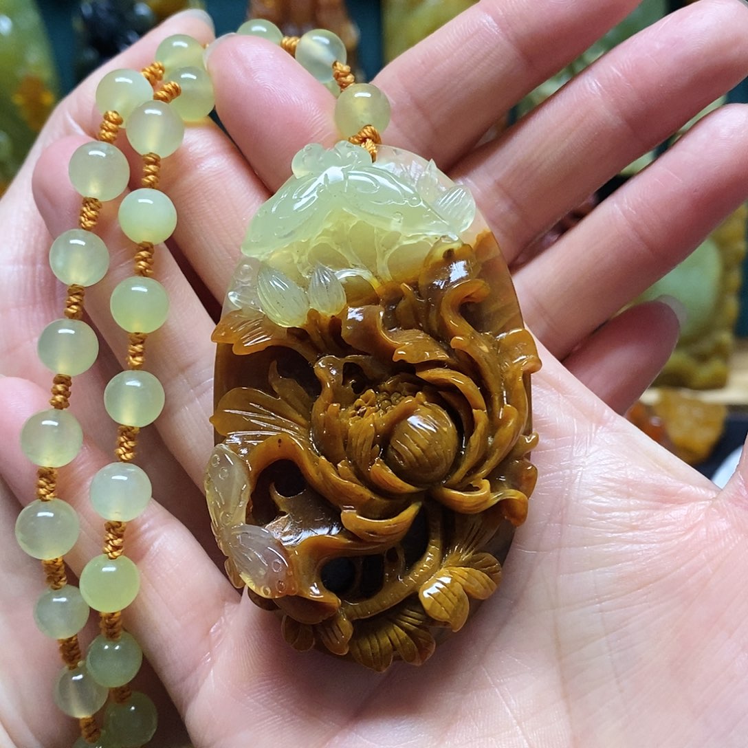 岫玉未镶嵌吊坠(赠链)