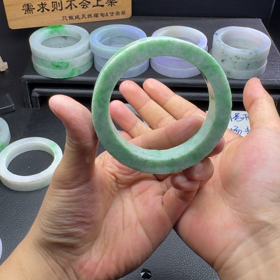 定制翡翠未镶嵌手镯