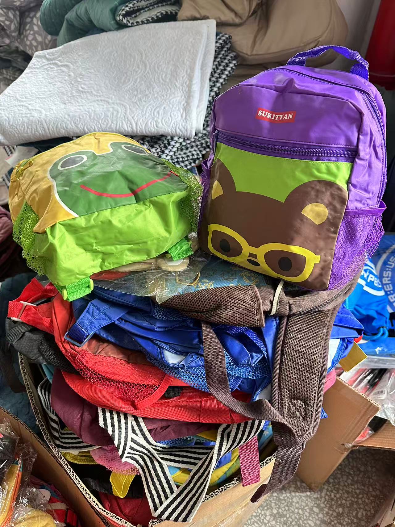 《兵哥外贸》3楼杂款小书包 发2个 不挑色 微瑕疵