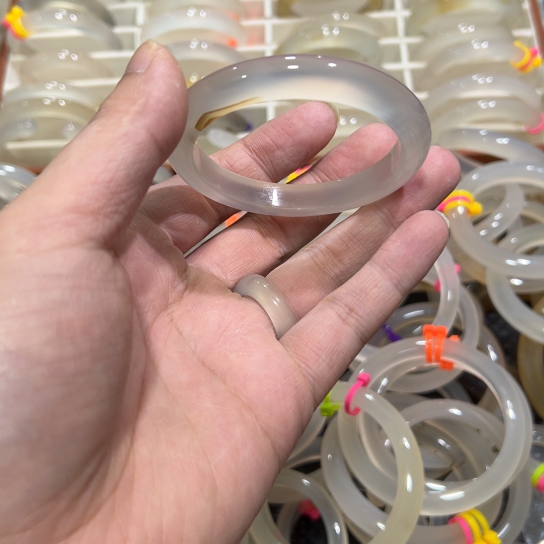 玛瑙/玉髓未镶嵌手镯56圈有包容40