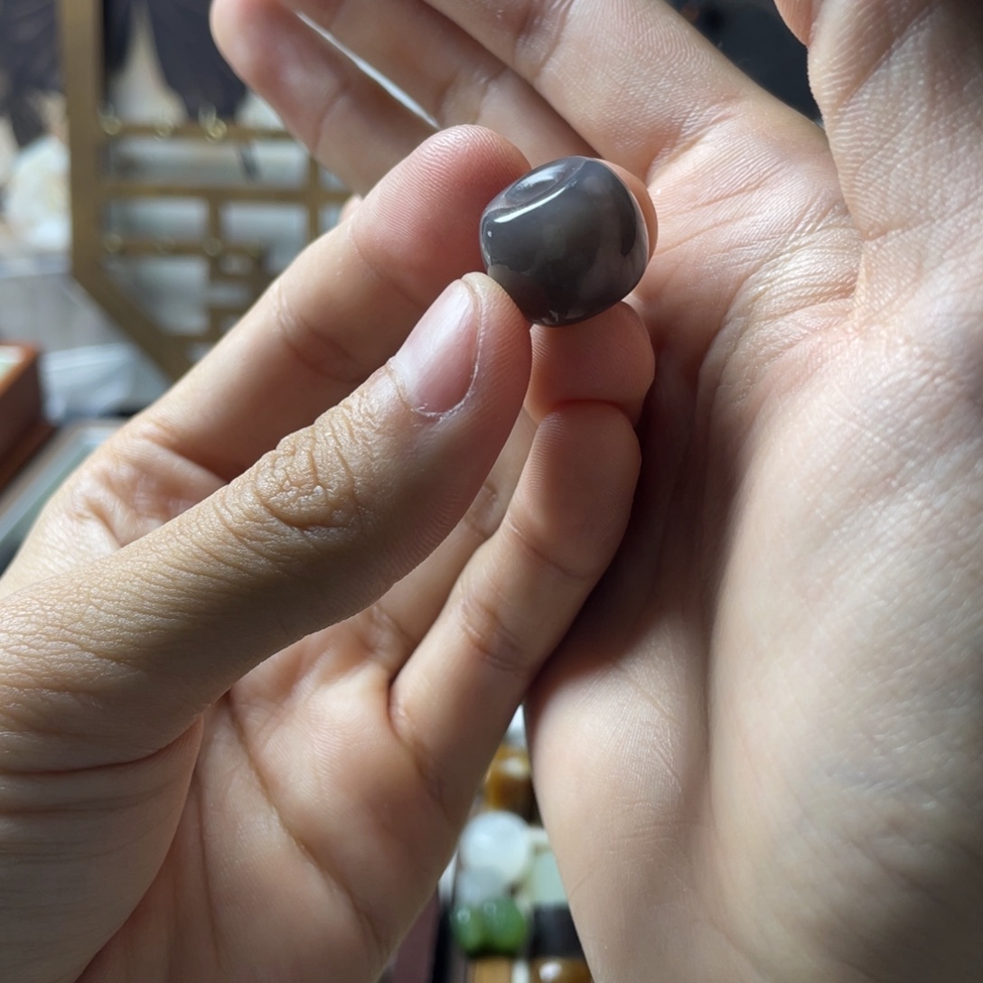 摸***力和田玉（糖玉）未镶嵌颈饰