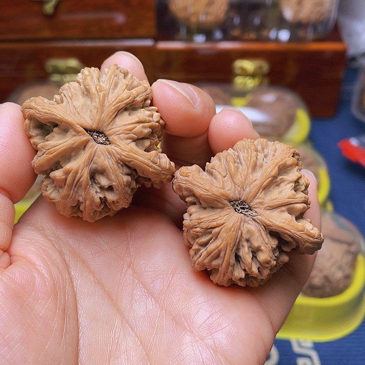 文玩核桃把件虎头