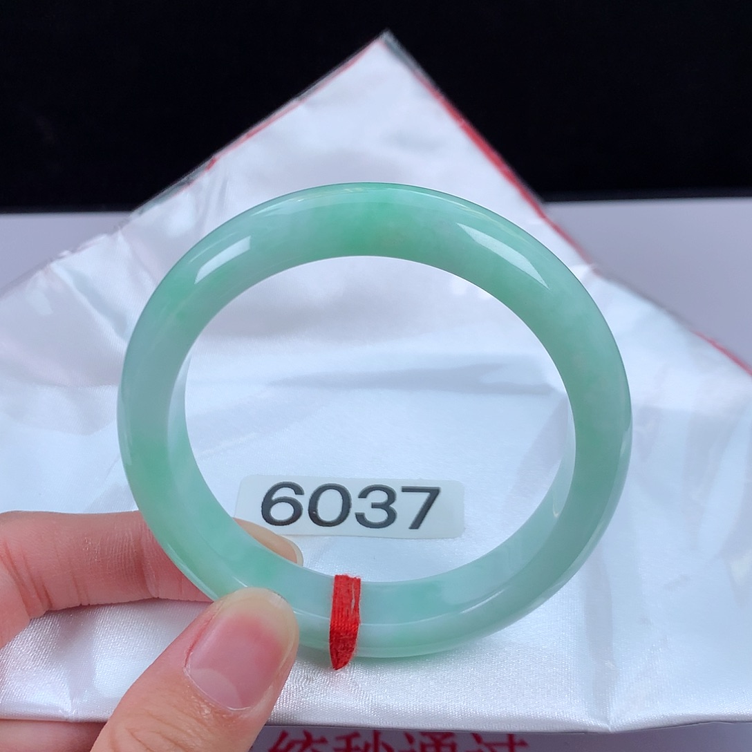 【闪购商品】翡翠手镯未镶嵌55圈口 