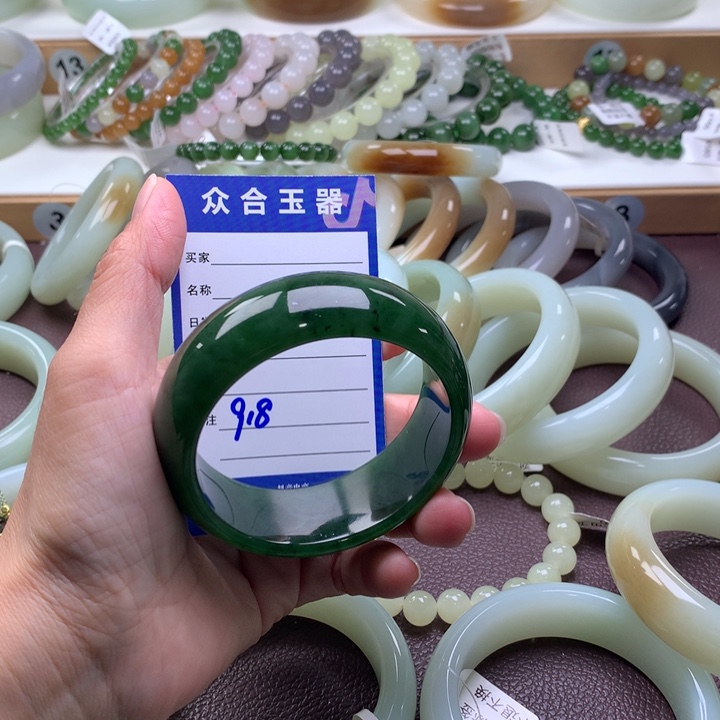 和田玉未镶嵌手镯