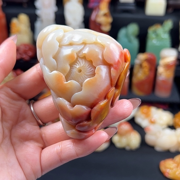 寿山石三彩老性芙蓉石