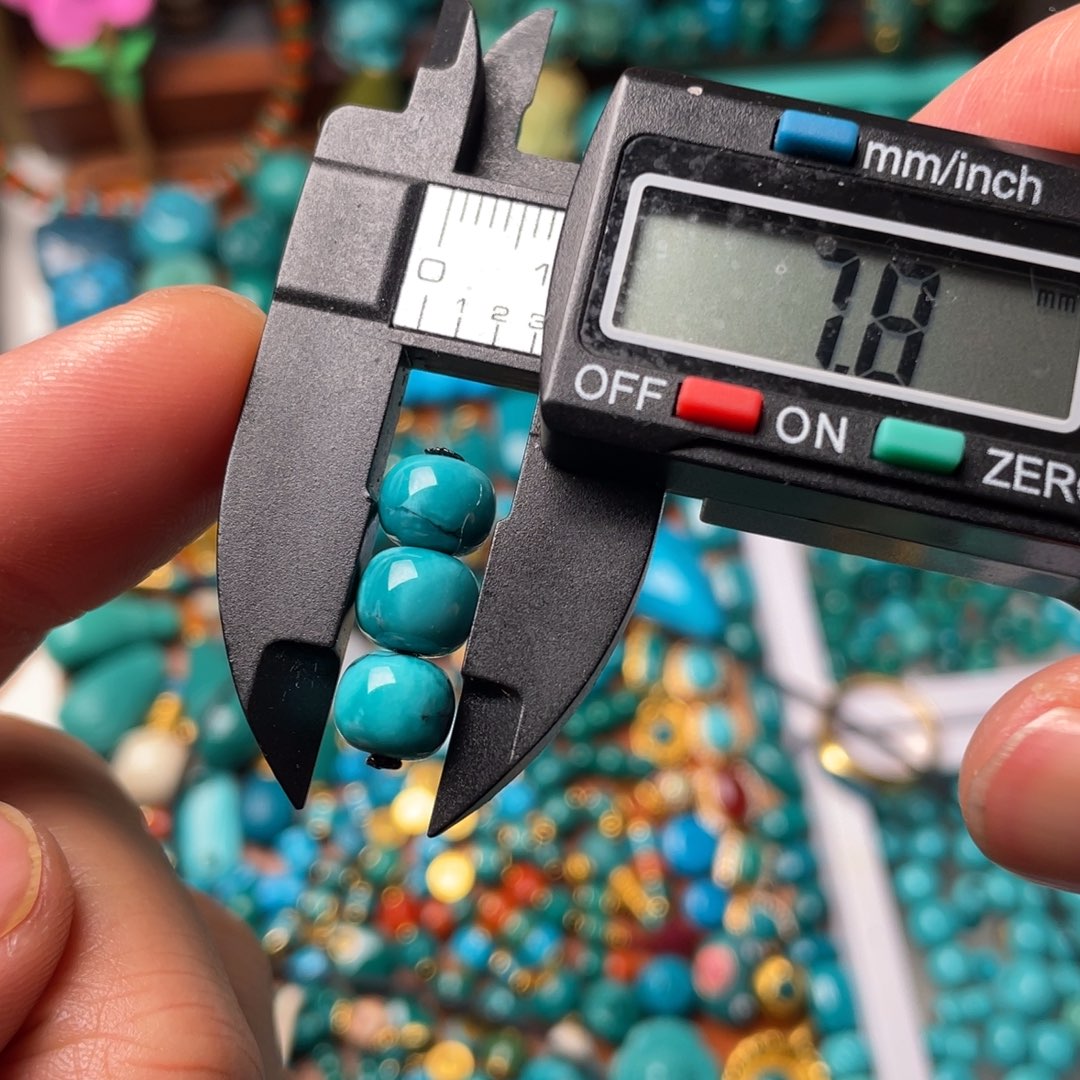 绿松石颈饰未镶嵌