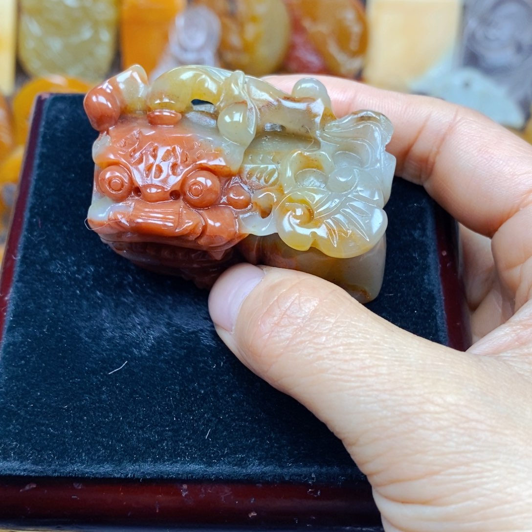石英质玉（黄龙玉）未镶嵌颈饰
