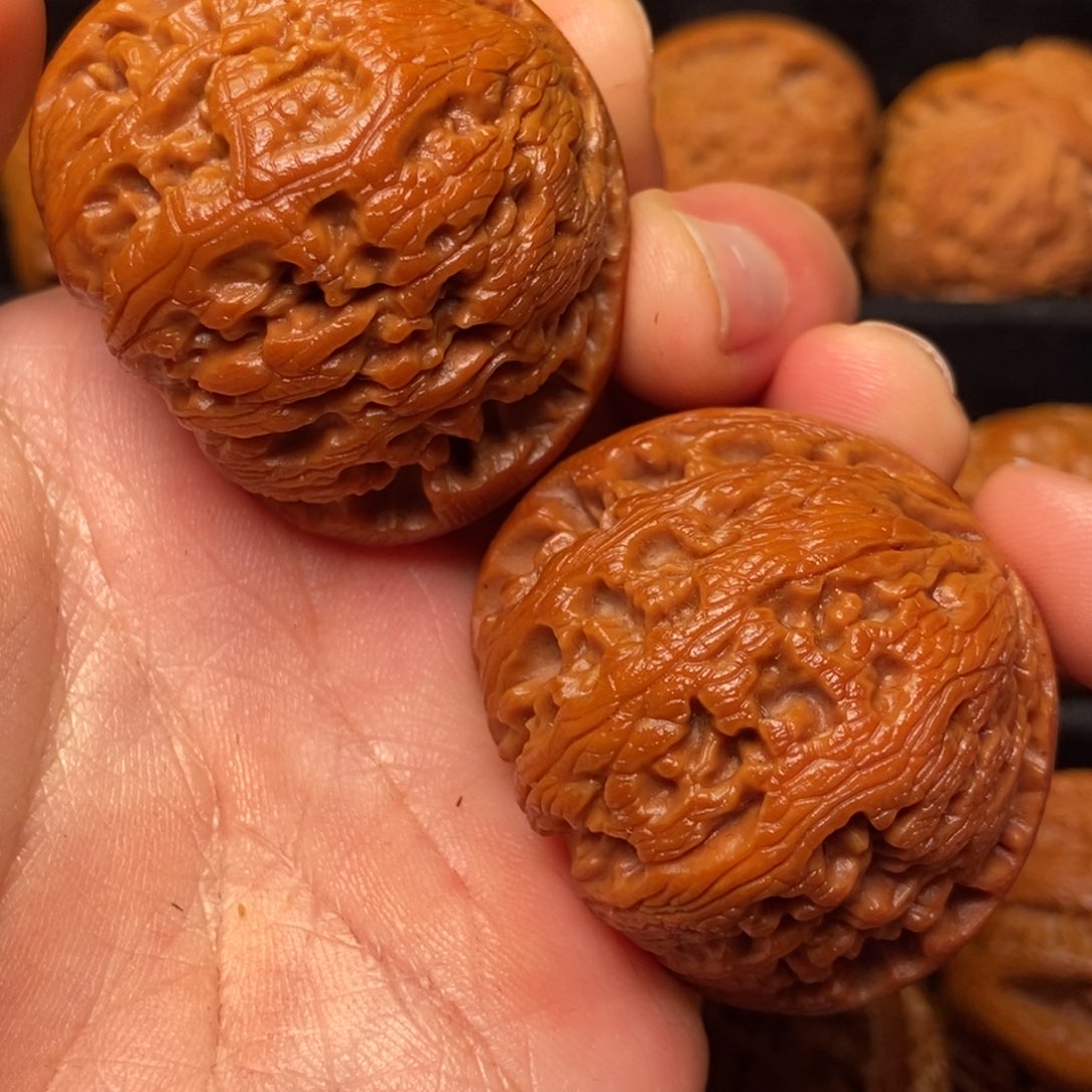 文玩核桃把件秦岭野生核桃